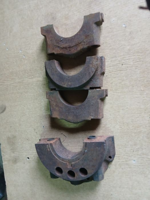 Stopy bloku  MF 255, ursus  c 360 3- P, perkins  3- P.