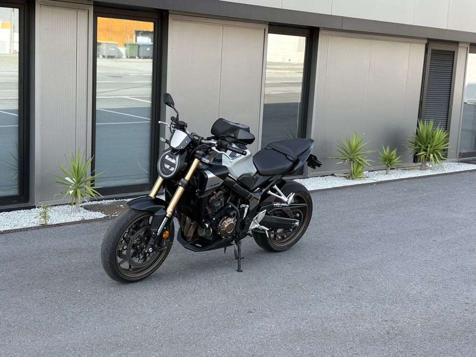 Honda CB 650 RA - E Clutch  ( Extras )  Akrapovic