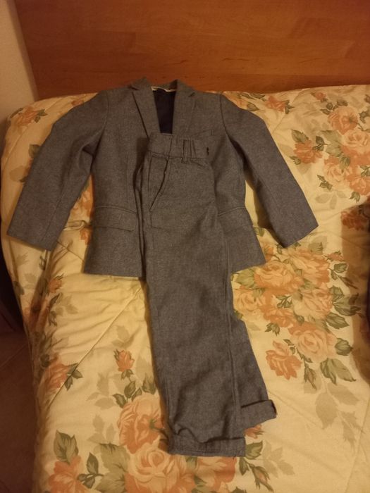 Vendo fato  clássico  de cerimónia com camisa branca  de menino tamanh