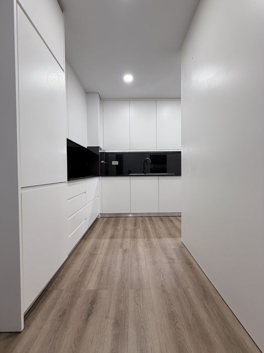 T1 semi novo para arrendamento em Famoes, Odivelas