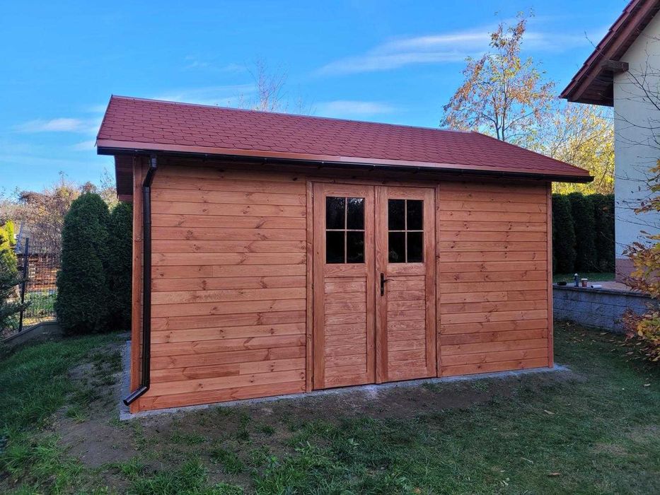 Altany, wiaty, garaże.