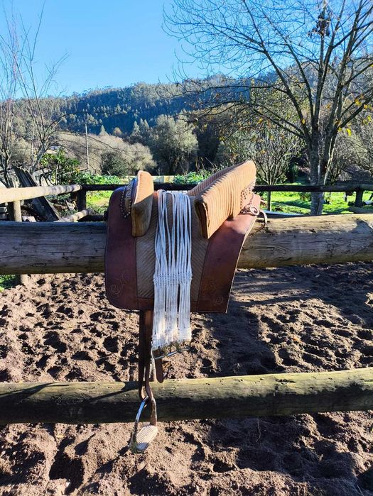 Vendo sela a portuguesa em bom estado