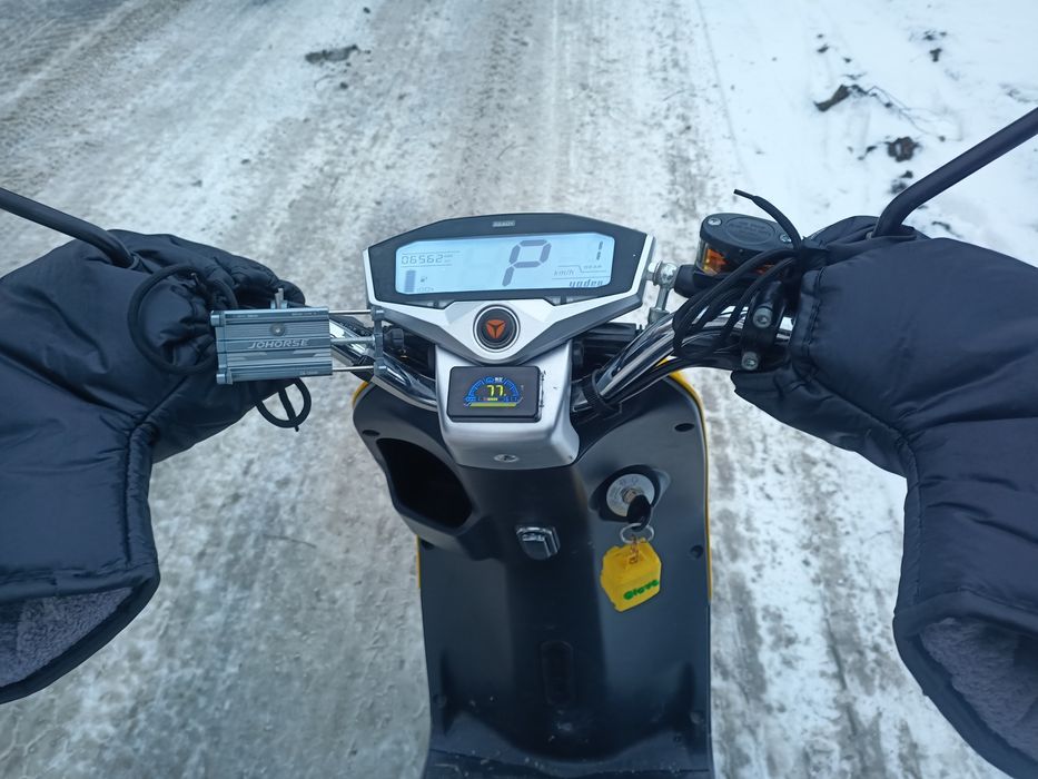 Оренда електроскутера(Вільний) (мопеда)  Glovo