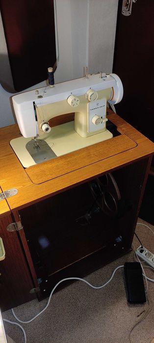 Швейна машина Чайка 142М