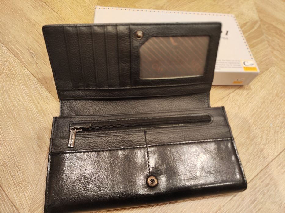 Czarny portfel Cavaldi