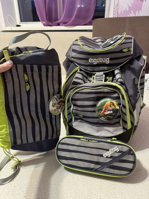 Шкільний рюкзак Ergobag з пеналом та сумкою для  взуття