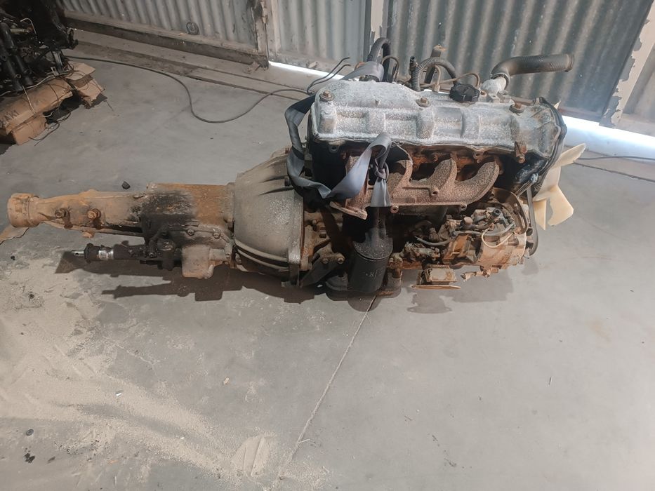 Motor - Toyota Hilux 2.4d + caixa 4 velocidades