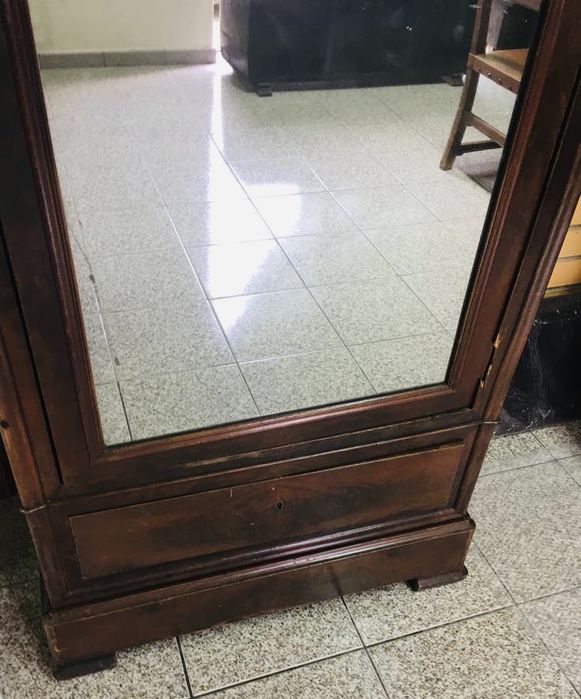 Armário com espelho de Madeira