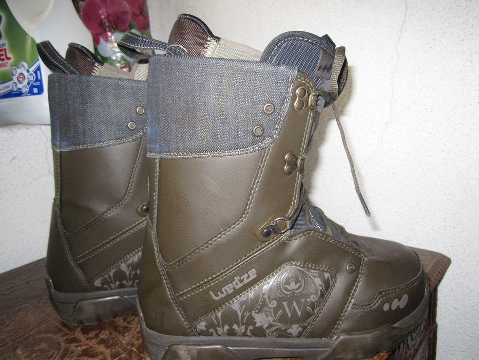 Botas novas de ski e snowboard, marca Wedze.