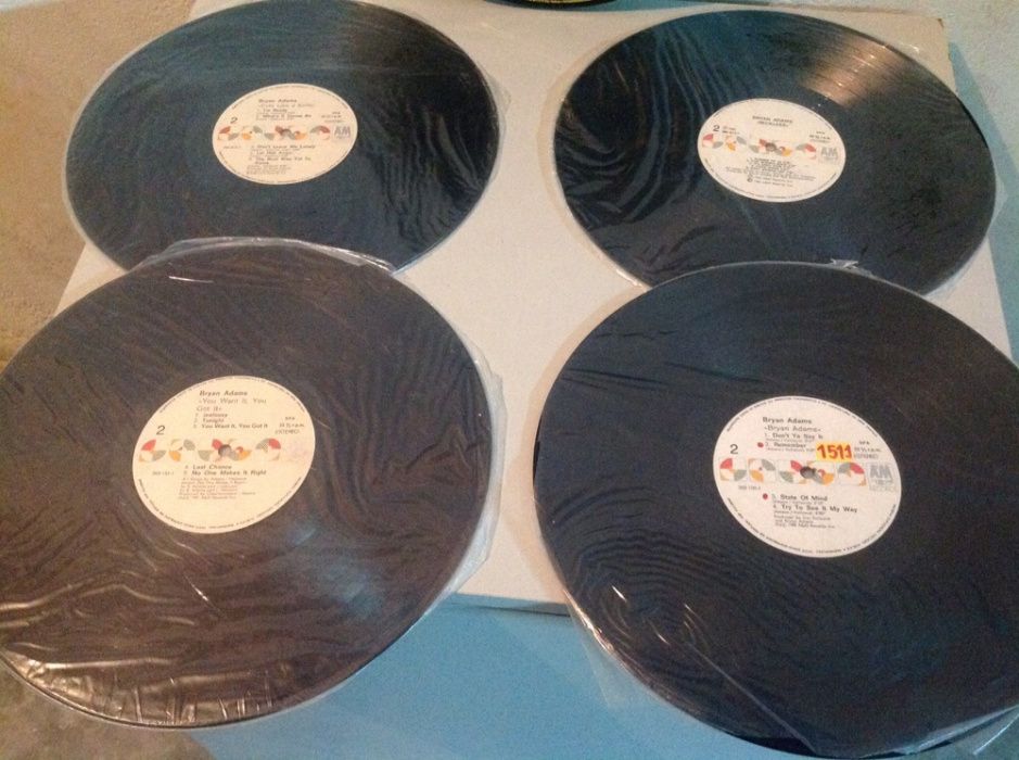 Caixa metálica Bryan Adams c/ 4 LP Vinil edição limitada
