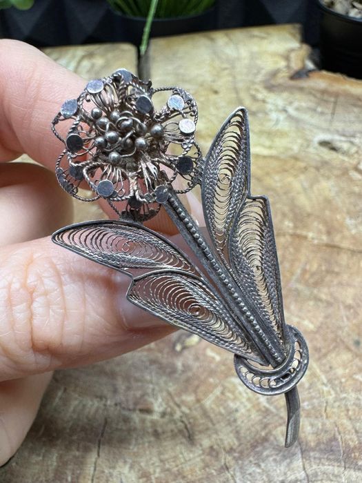 Stara broszka srebro kwiat ażurowe Stary wyrob