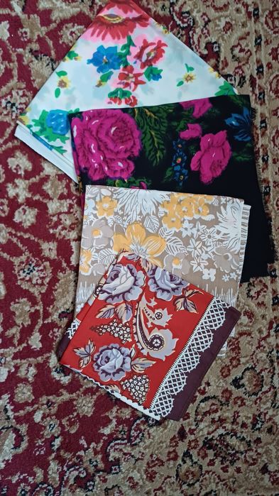 Платки на голову шёлковые.