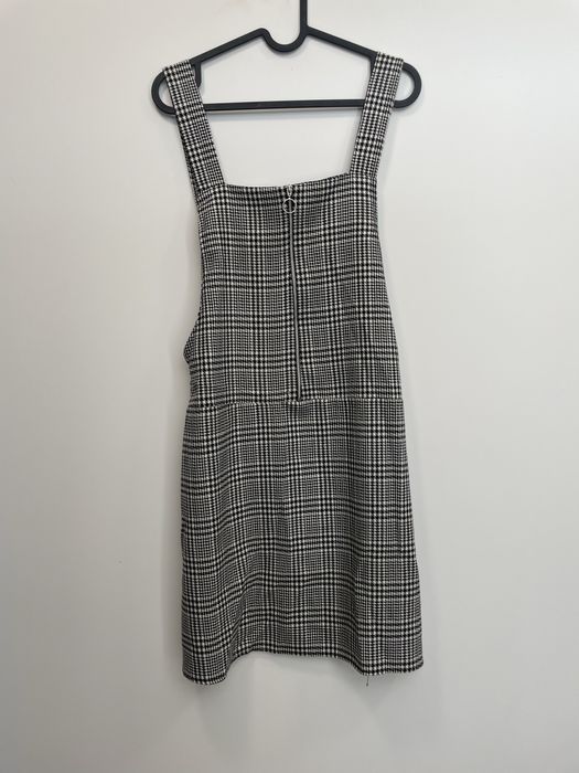 Sukienka w kratke z srebrnym zamkiem