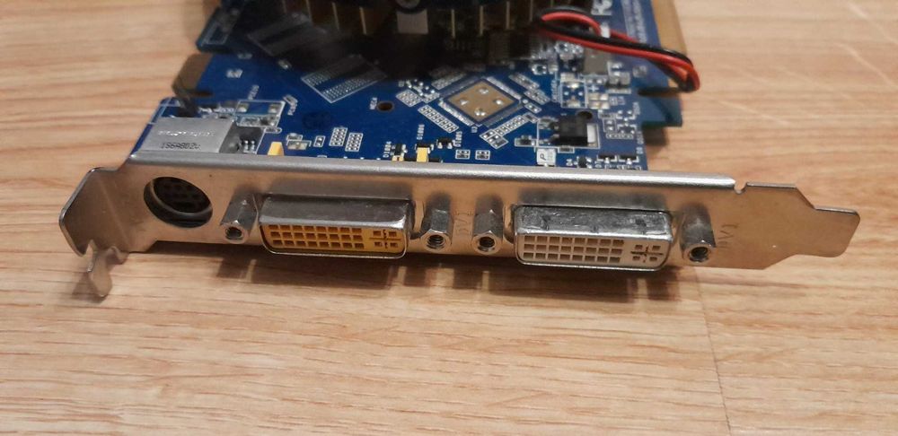 Karta graficzna Asus GeForce 9600GSO uszkodzona