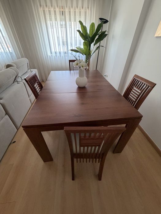 Vendo mesa de jantar extensivel + 4 cadeiras