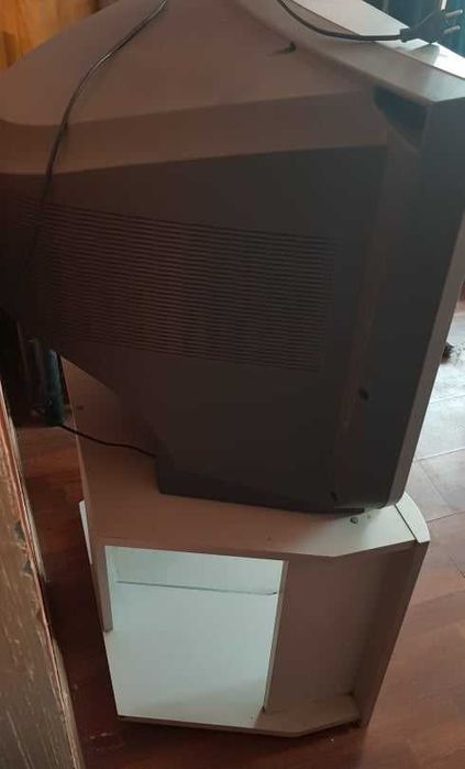 Telewizor lampowy ze stolikiem