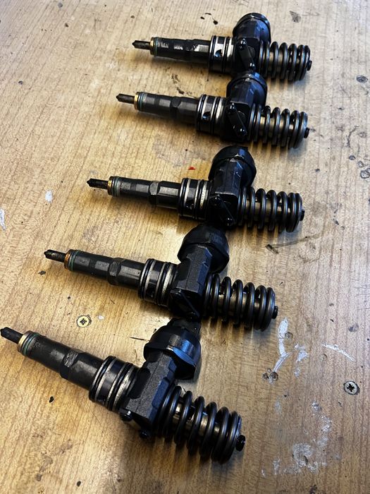 Pompowtryskiwacz vw t5 touareg 2.5Tdi 5.0Tdi axd bnz