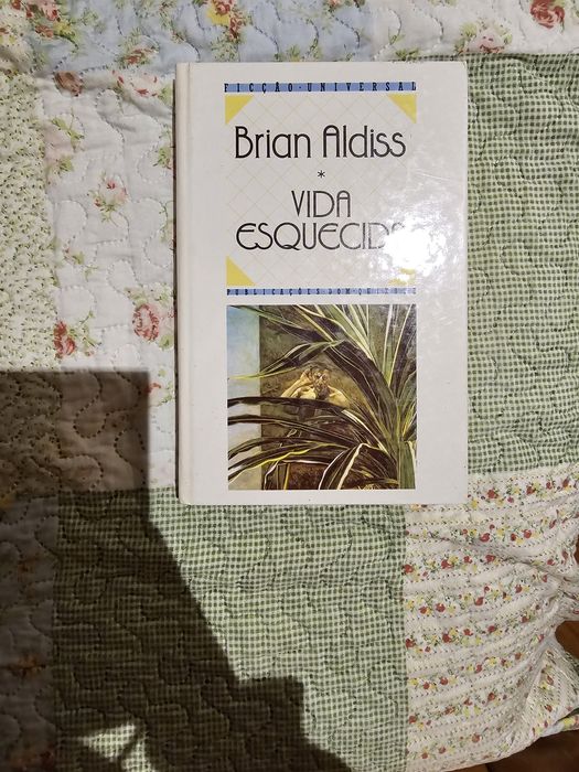 Livro de Brian Aldiss "vida esquecida"