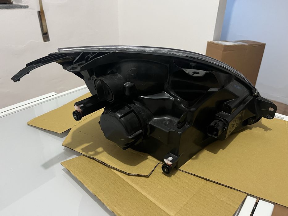 Faróis direito e esquerdo Ford Fiesta 2005 – Semi-novos