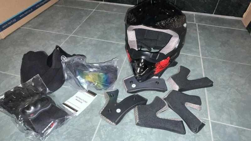 kask motocrossowy z akcesoriami