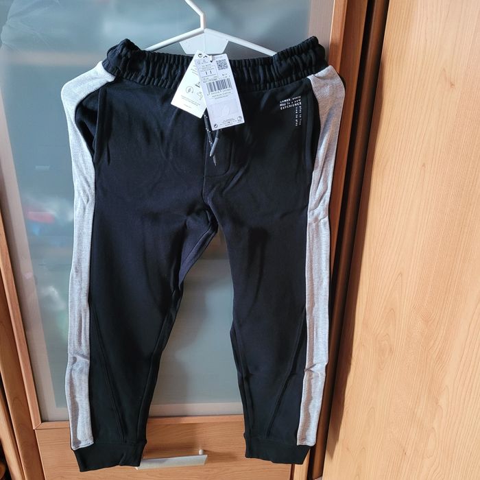 Nowe z metką spodnie dresowe MANGO, 146 cm