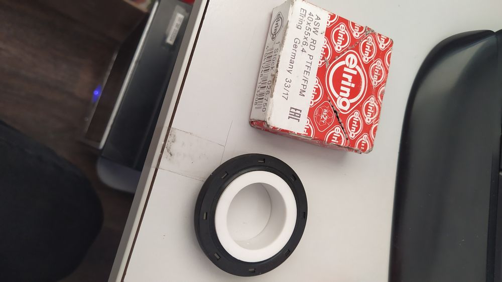 Сальники распредвала и коленвала Elring.