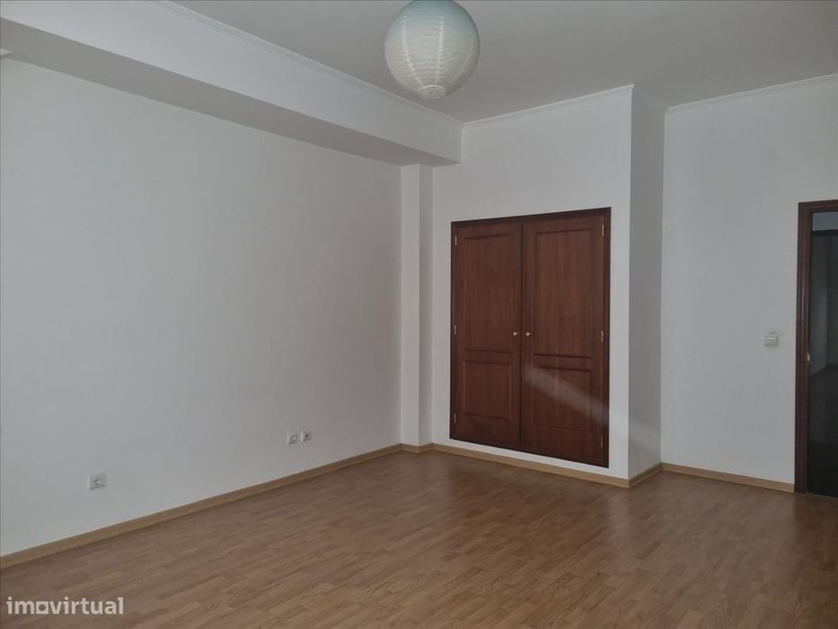 Apartamento T3 com Parqueamento – Santarém