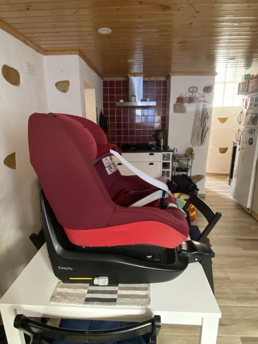 Bébé Confort 2wayFix Base - ISOFIX - Like New!