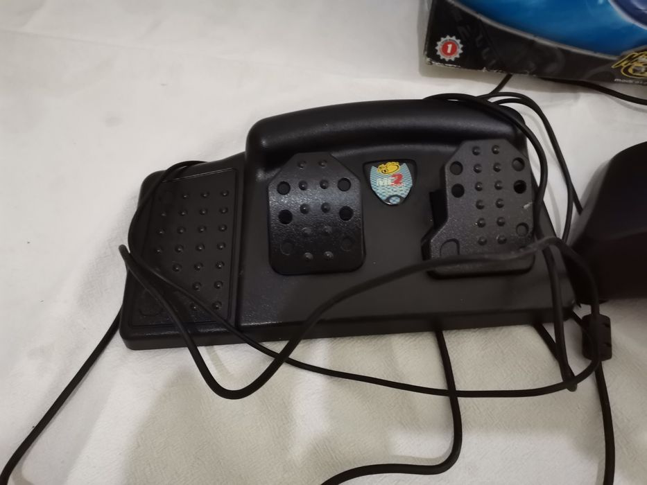 Ps2 volante com os pedais para a Playstation 2 com a caixa original