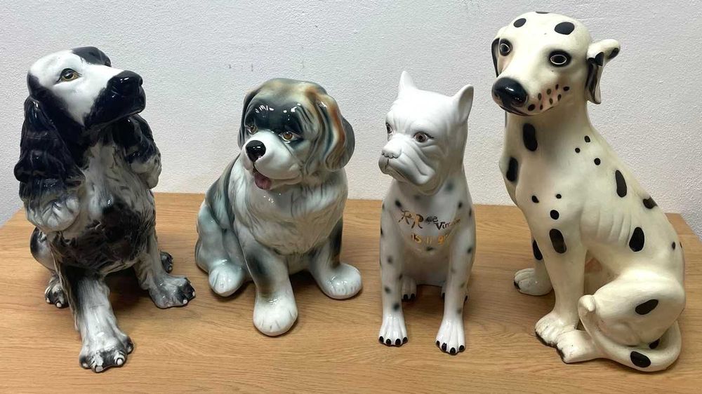 Cães de loiça antigos, vendo à unidade