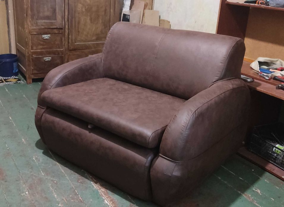 Продам  раскладной диван (кресло-кровать.)