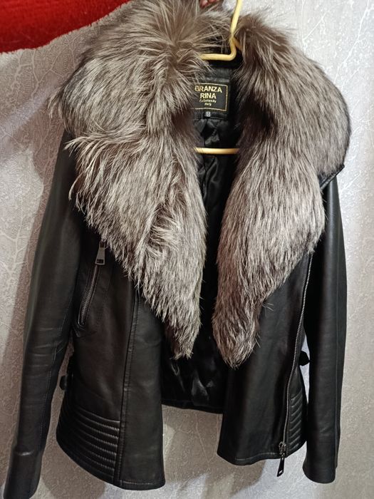 Продам кожаную куртку женскую