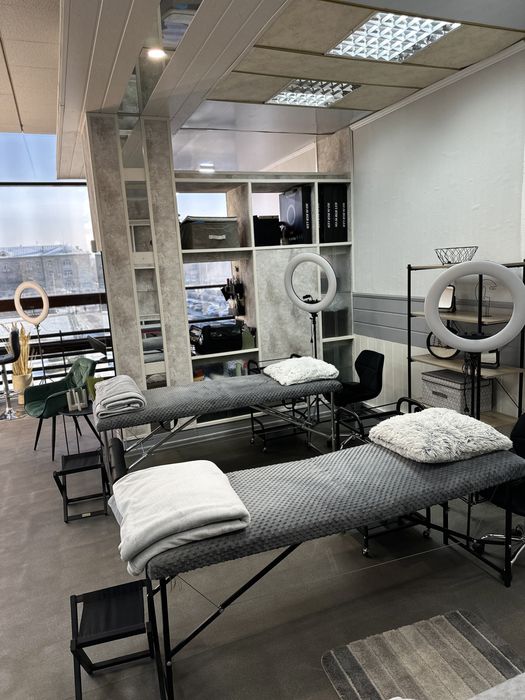 Оренда кушетки та візажного дзеркала