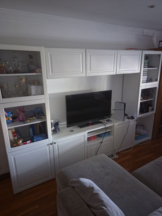 Conjunto completo de sala IKEA BESTÅ, em branco, em excelente estado de conservação