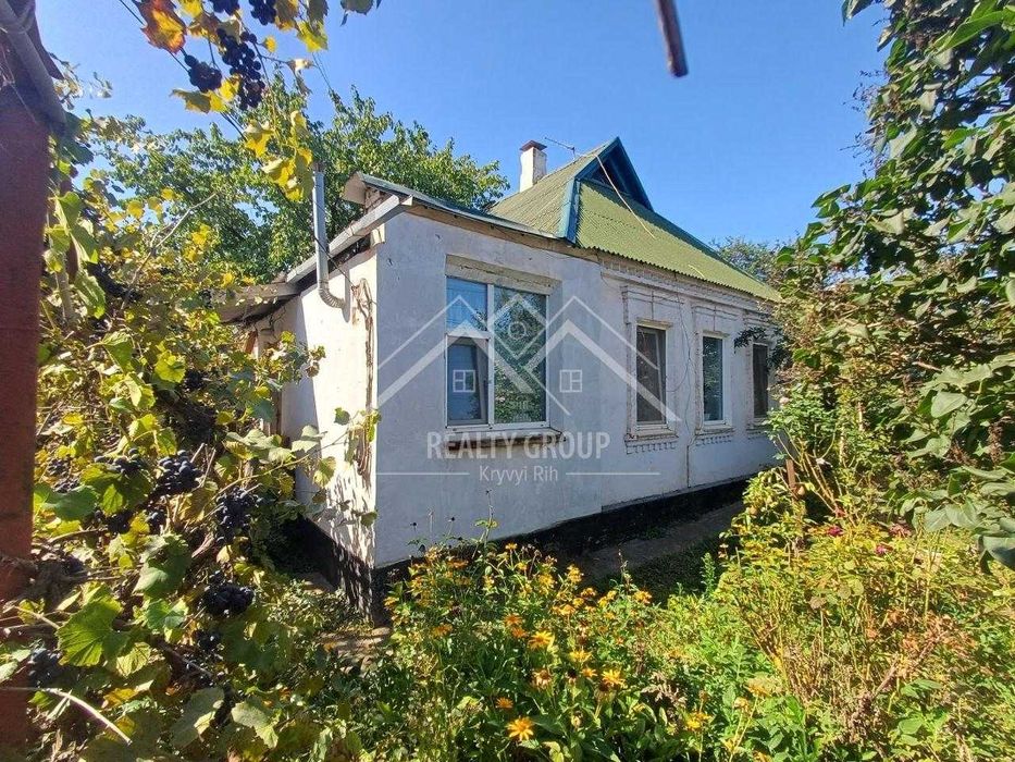 Продаж будинку в Ц-м районі з меблями .