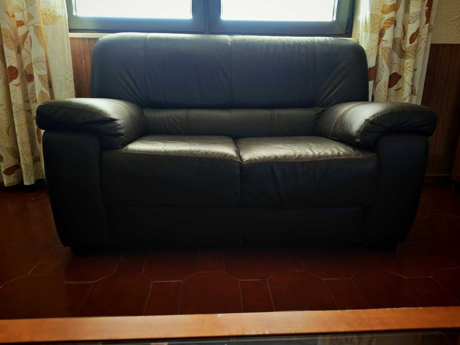 Sofá 2 lugares couro