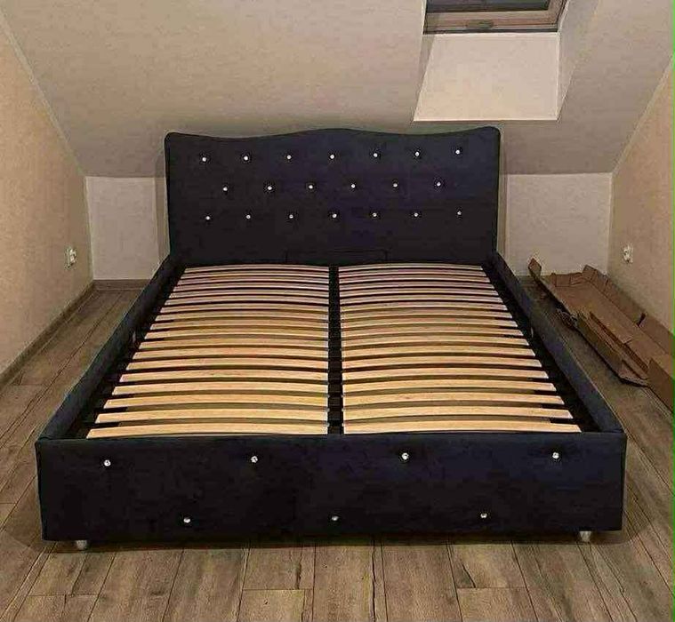 Łóżka sypialniane, tapicerowane