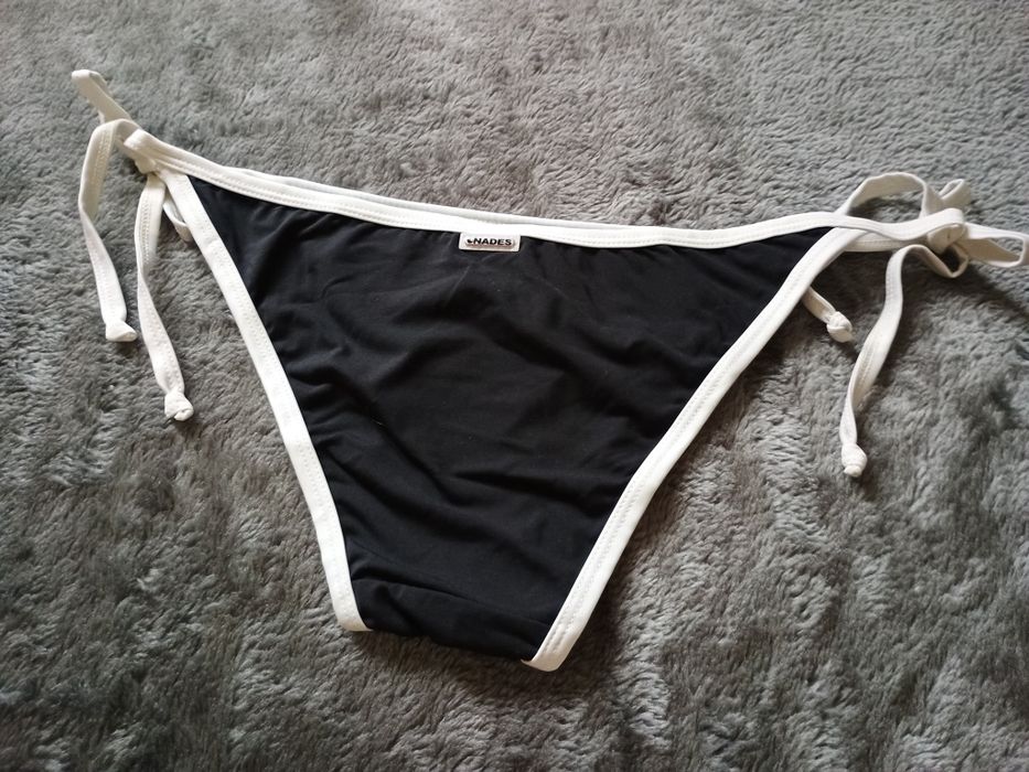Dół od bikini Klasyczna czerń z bielą