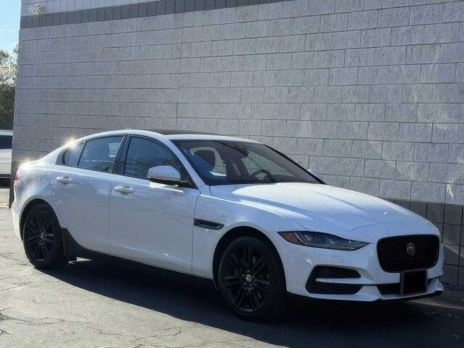 Jaguar Xe      2020
