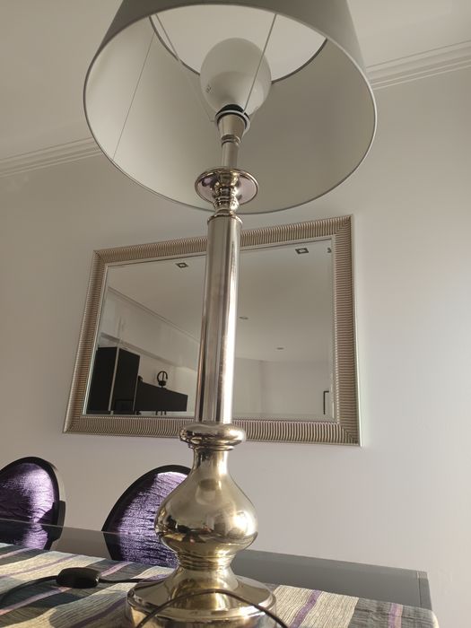 Candeeiro de Design em Metal – Elegância que Transforma o Espaço