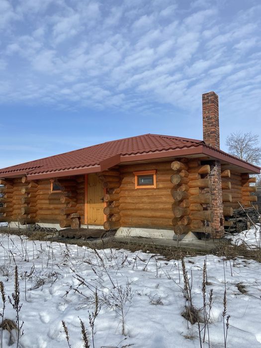 Продам ЗРУБ ( дерево кругляк тесаний вручну) 70м2