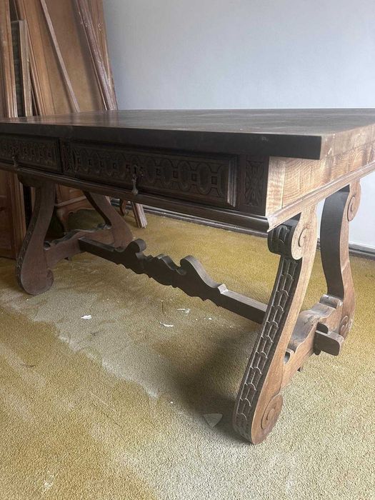Mesa de jantar rectangular em madeira maciça para 8 pessoas