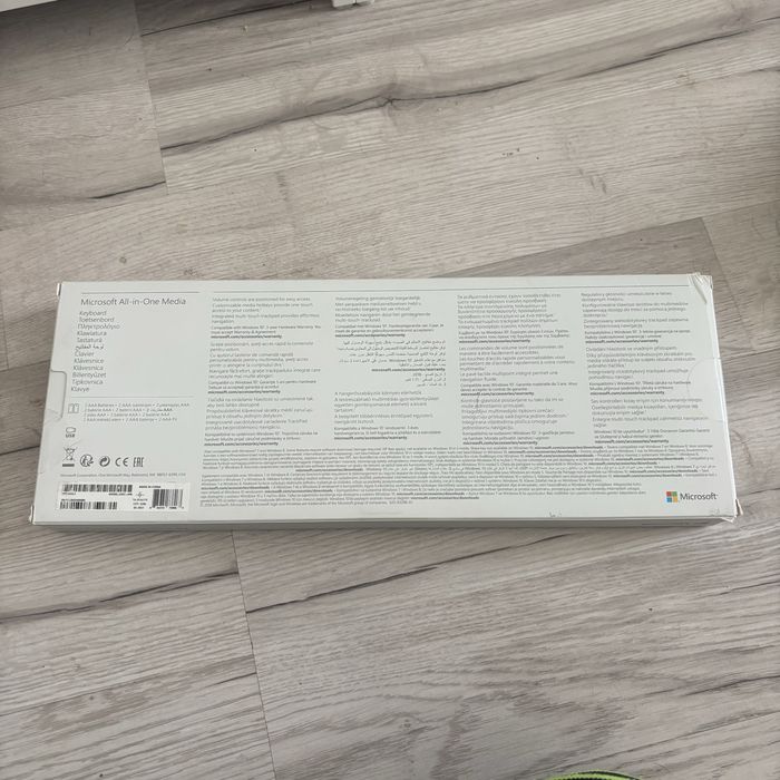 Klawiatura Microsoft z myszką