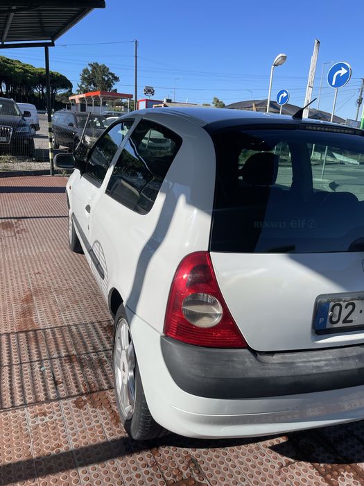 Renault Clio 1.2 16V – 2001 | Económico e Fiável