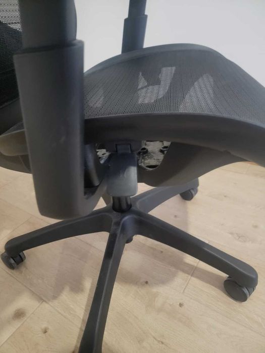 2 Cadeiras de Escritório Ergonômicas Premium em Tela Mesh (Menos de 1 ano de uso)