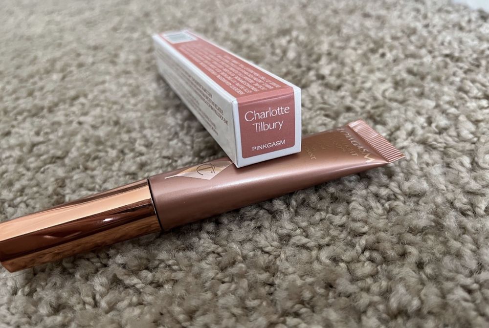 Charlotte Tilbury Pinkgasm róż do policzków Beauty Light Wand Glowgasm