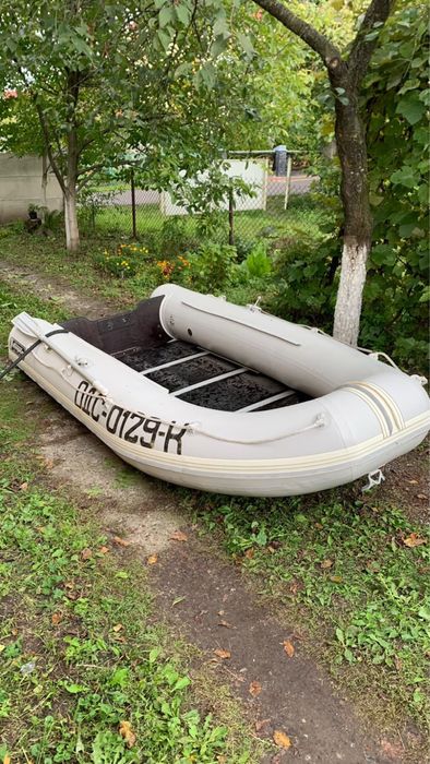 Продам кільовий надувний човен Navigator 330 (ПВХ) під мотор