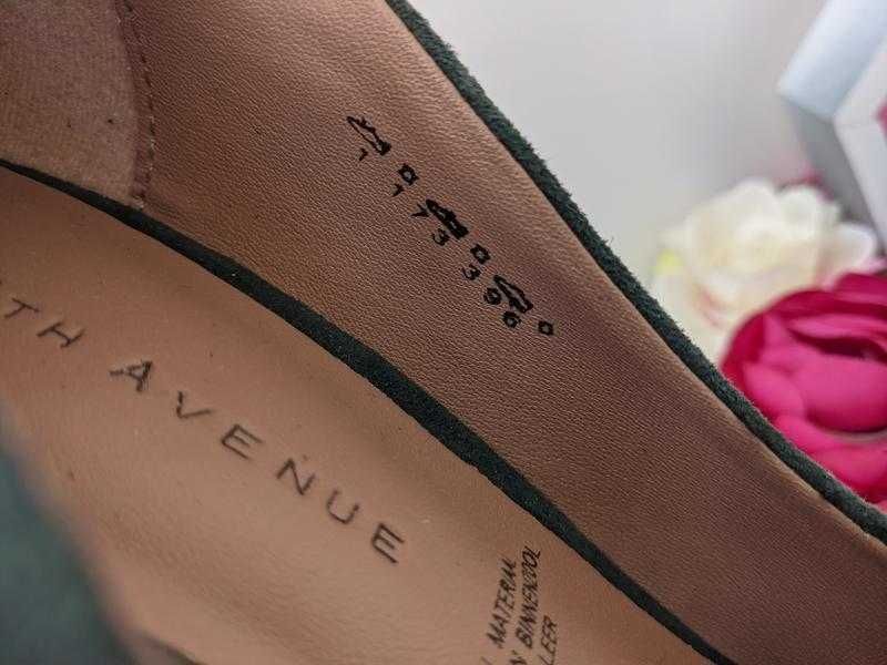 Елегантні замшеві туфлі 5th avenue зелені натуральна шкіра з квіткою