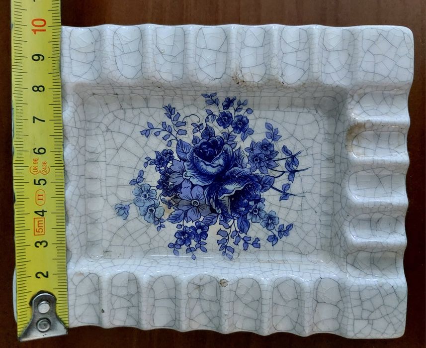 Cinzeiro com flor azul