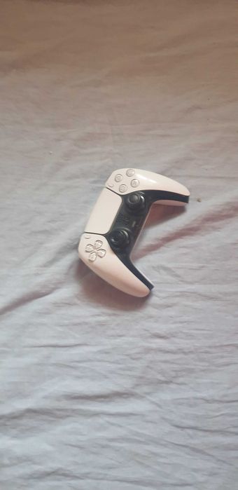 Ps5 edicaõ basica 1 tb/ controlo novo / controlo para peca